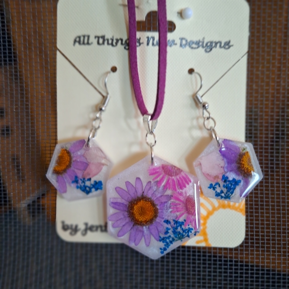 Handmade epoxy resin jewelry by me 🌟 - Picture 1 of 2